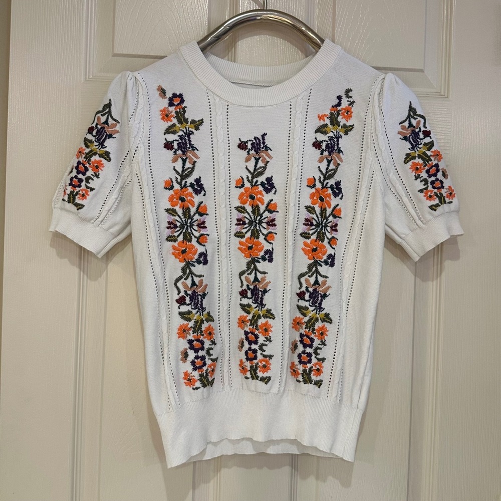 Floral Embroidered Short Sleeve Pointelle Cable Knit Sweater White Crew Neck S/M